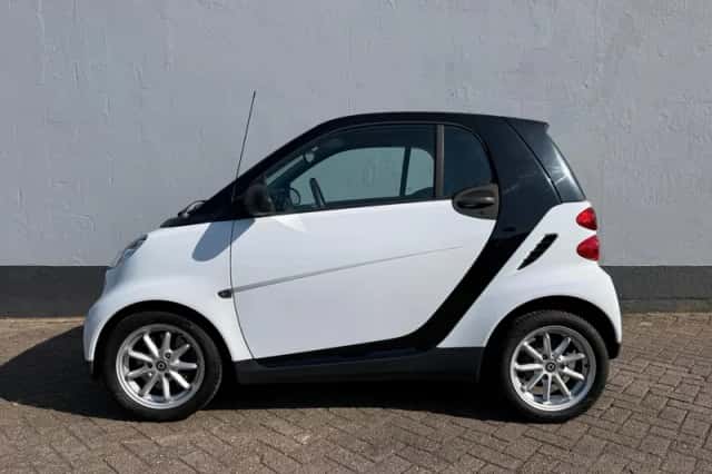 Smart Fortwo (2010) thumbnail 2