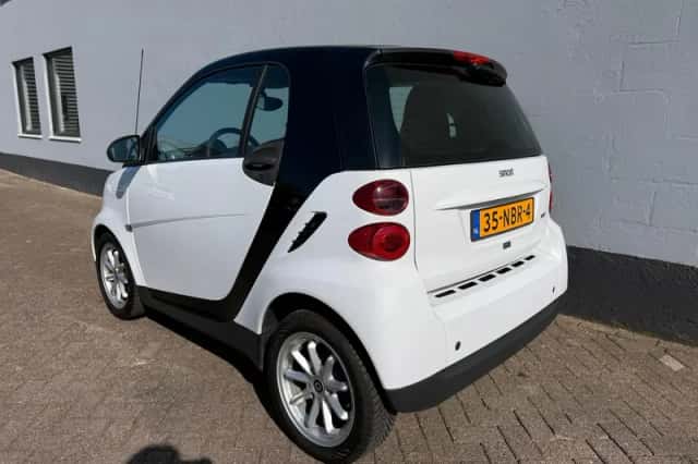 Smart Fortwo (2010) thumbnail 3