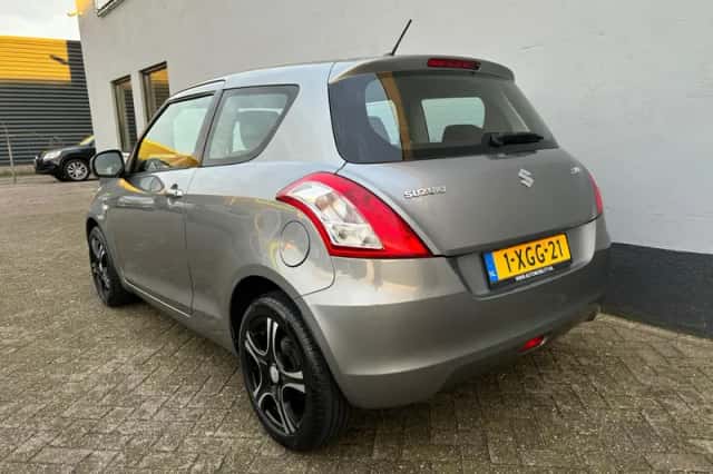 Suzuki Swift (2014) thumbnail 3