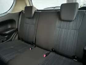 Suzuki Swift (2014) thumbnail 8