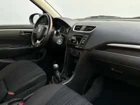Suzuki Swift (2014) thumbnail 10