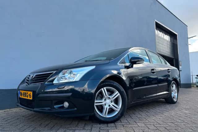 Toyota Avensis (2011) thumbnail 1