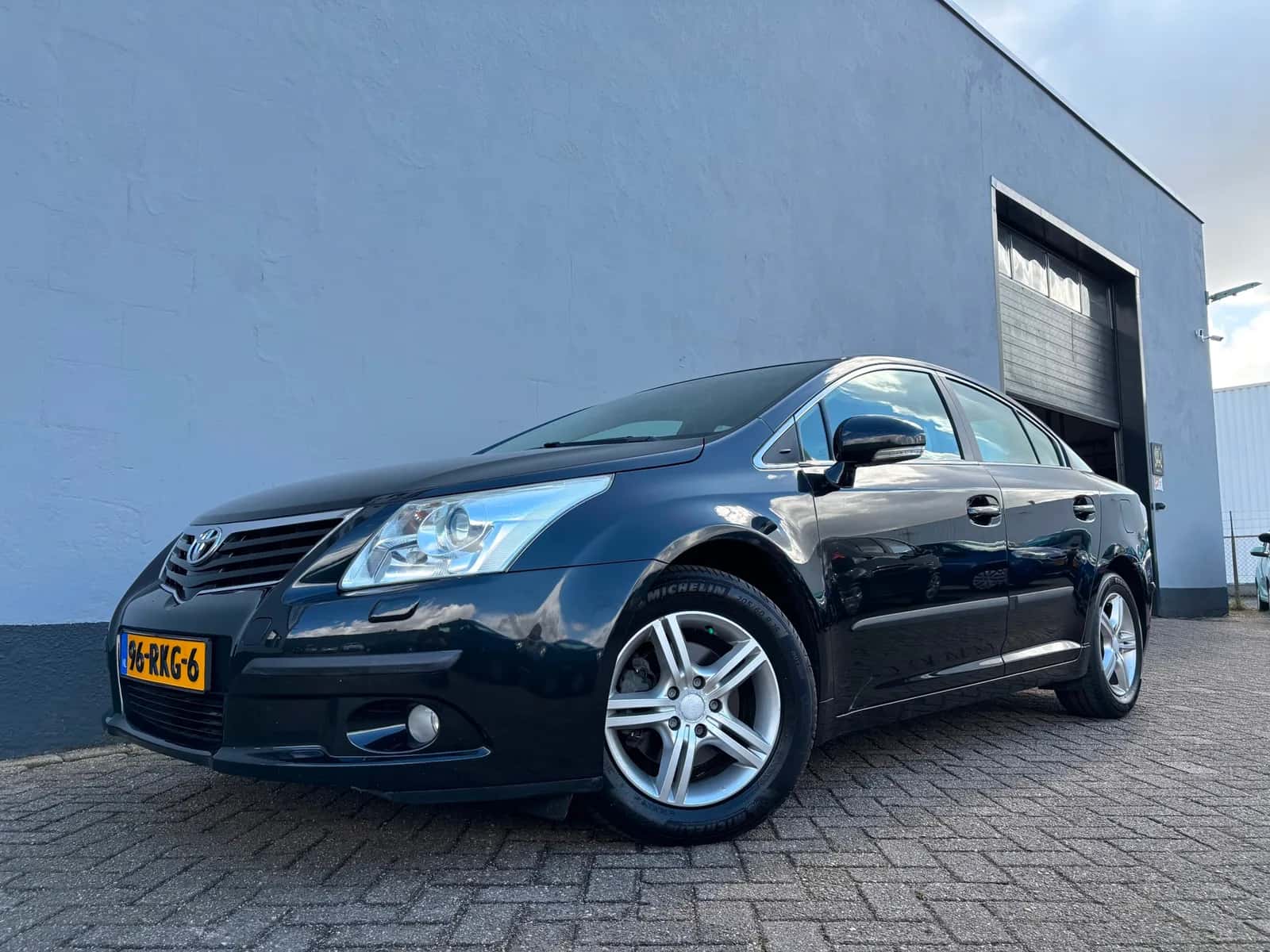 Toyota Avensis (2011) — foto 1