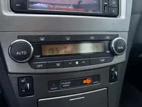 Toyota Avensis (2011) thumbnail 13