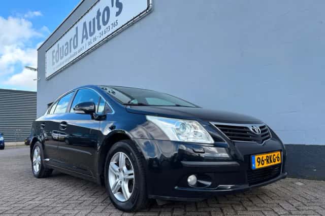Toyota Avensis (2011) thumbnail 4