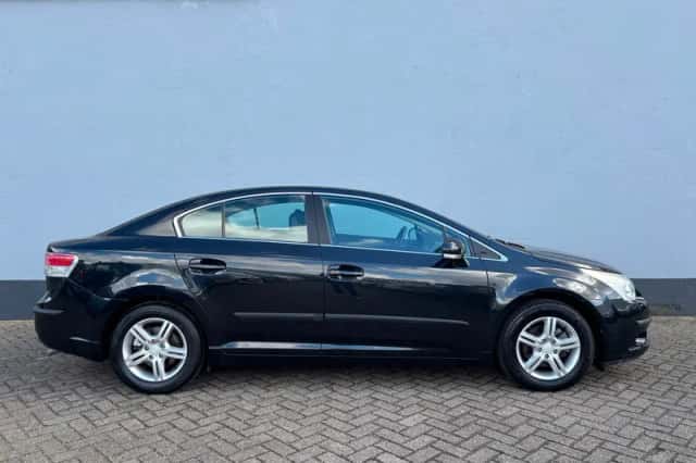 Toyota Avensis (2011) thumbnail 5