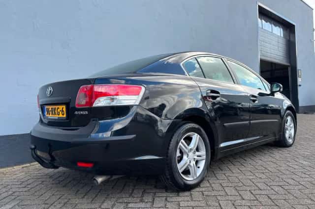 Toyota Avensis (2011) thumbnail 6