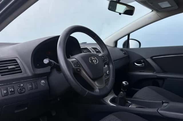 Toyota Avensis (2011) thumbnail 9
