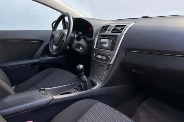 Toyota Avensis (2011) thumbnail 10