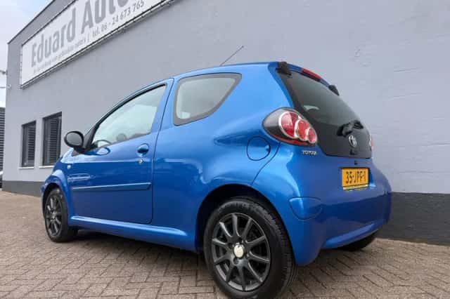 Toyota Aygo (2009) thumbnail 3