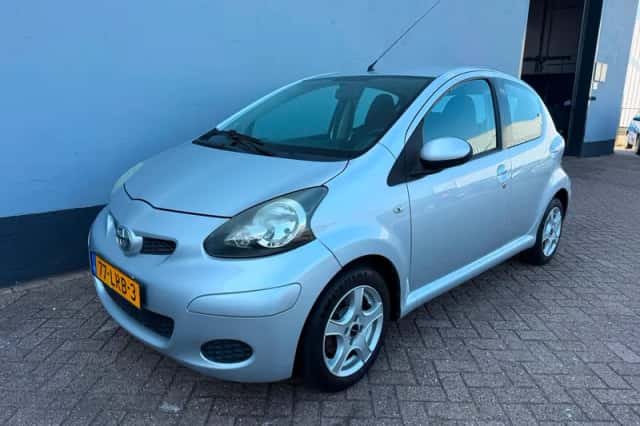 Toyota Aygo (2010) thumbnail 1