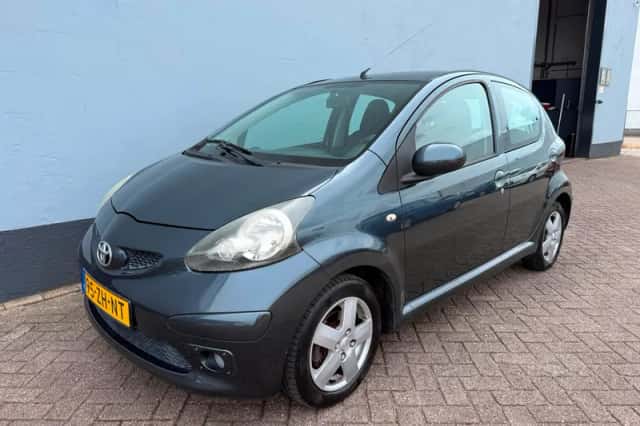 Toyota Aygo (2008) thumbnail 1