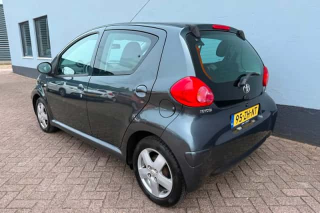 Toyota Aygo (2008) thumbnail 3