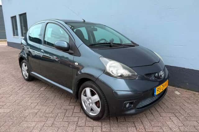 Toyota Aygo (2008) thumbnail 4