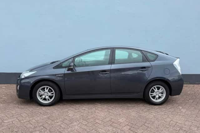 Toyota Prius (2010) thumbnail 2