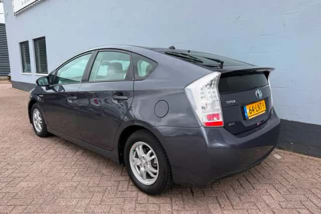 Toyota Prius (2010) thumbnail 3