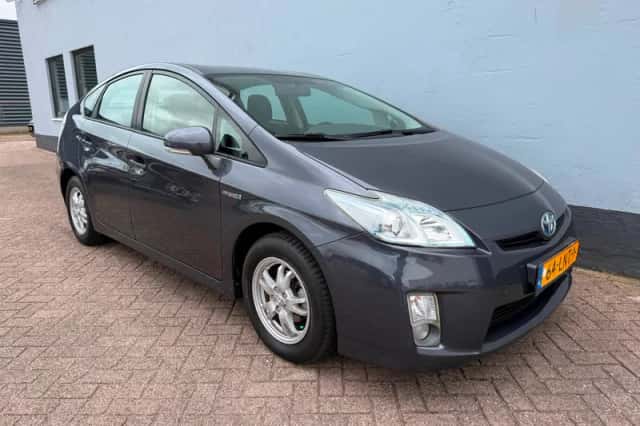 Toyota Prius (2010) thumbnail 4