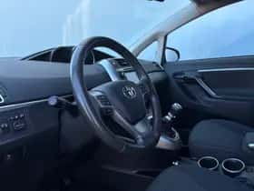 Toyota Verso (2015) thumbnail 9