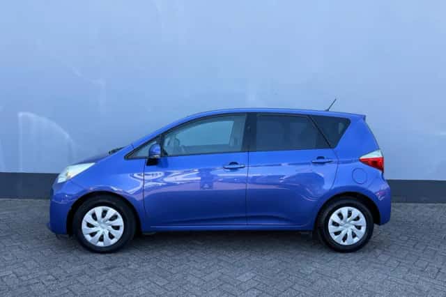 Toyota Verso-S (2011) thumbnail 2