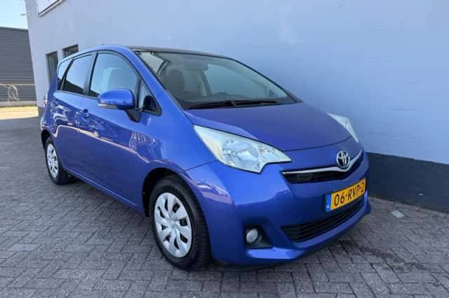 Toyota Verso-S (2011) thumbnail 4