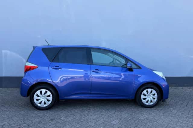 Toyota Verso-S (2011) thumbnail 5