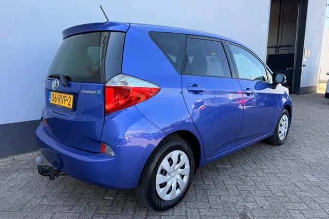 Toyota Verso-S (2011) thumbnail 6