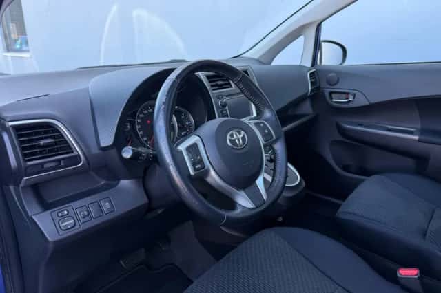 Toyota Verso-S (2011) thumbnail 9