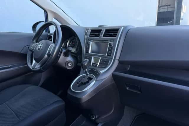 Toyota Verso-S (2011) thumbnail 10