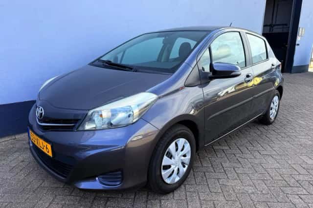 Toyota Yaris (2012) thumbnail 1