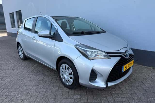 Toyota Yaris (2015) thumbnail 5