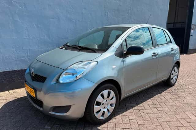 Toyota Yaris (2010) thumbnail 1