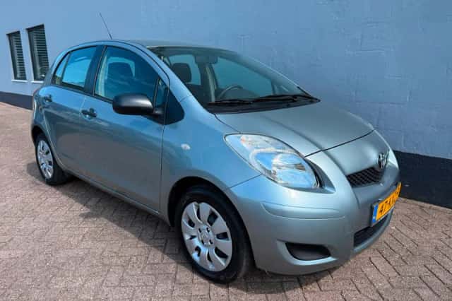 Toyota Yaris (2010) thumbnail 4