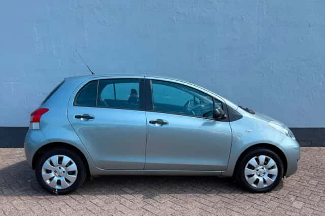 Toyota Yaris (2010) thumbnail 5