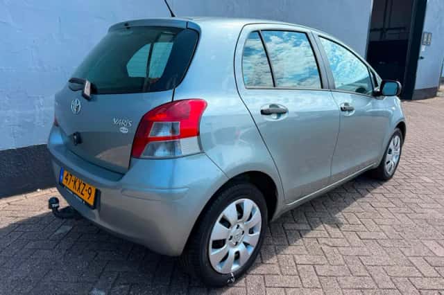 Toyota Yaris (2010) thumbnail 6