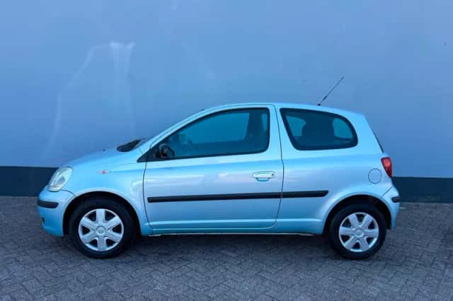 Toyota Yaris (2005) thumbnail 2
