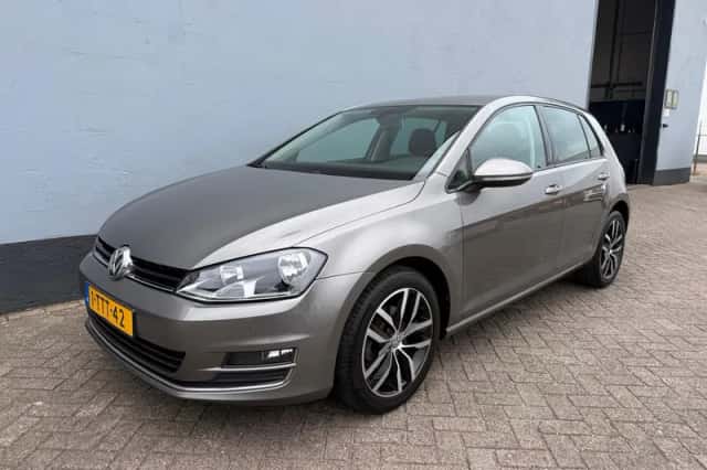 Volkswagen Golf (2014) thumbnail 2