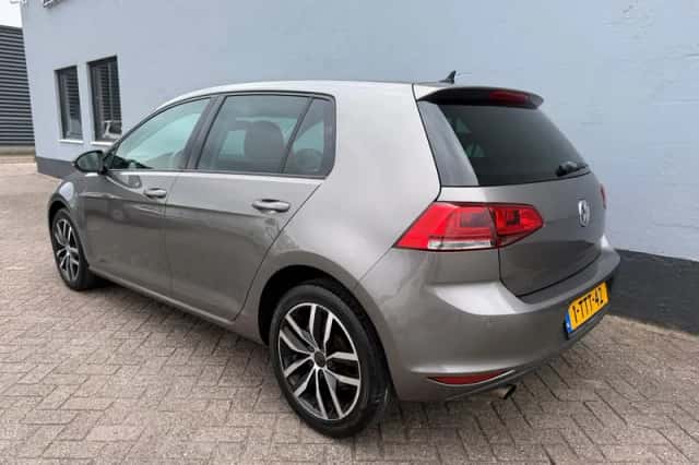 Volkswagen Golf (2014) thumbnail 4