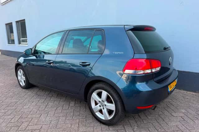 Volkswagen Golf (2010) thumbnail 3