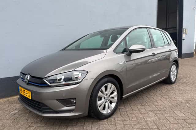 Volkswagen Golf (2015) thumbnail 1