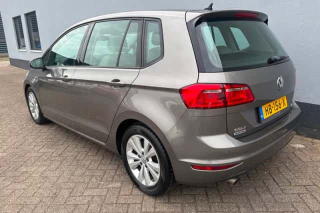 Volkswagen Golf (2015) thumbnail 3
