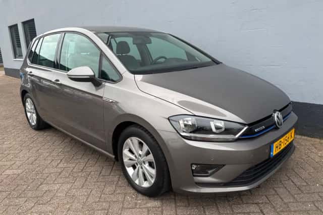 Volkswagen Golf (2015) thumbnail 4