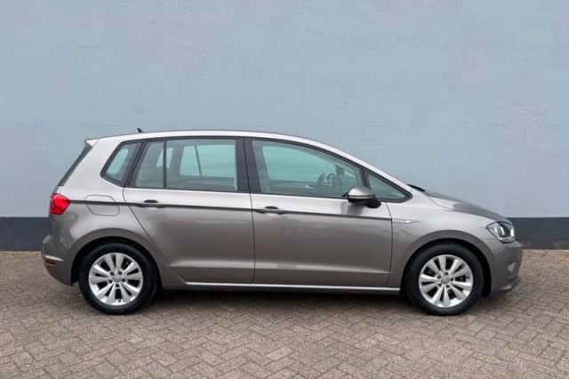 Volkswagen Golf (2015) thumbnail 5