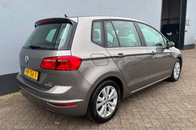 Volkswagen Golf (2015) thumbnail 6