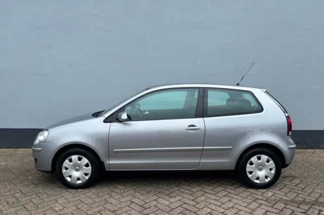 Volkswagen Polo (2007) thumbnail 2