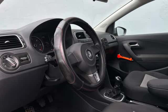Volkswagen Polo (2013) thumbnail 9