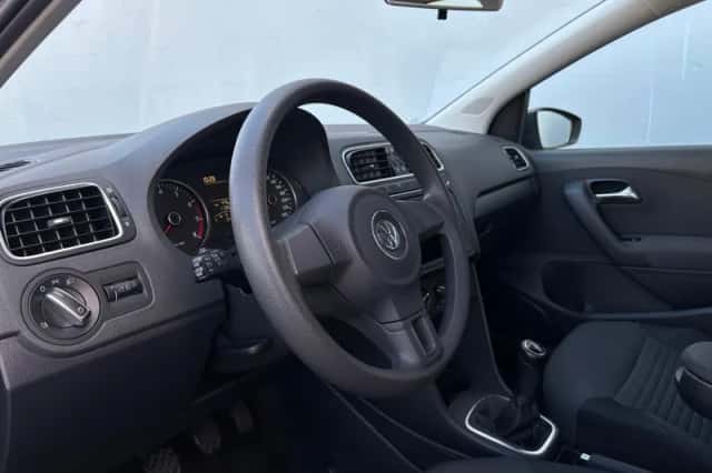 Volkswagen Polo (2011) thumbnail 9