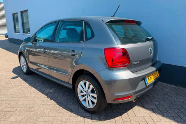 Volkswagen Polo (2015) thumbnail 3