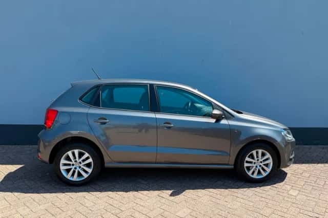 Volkswagen Polo (2015) thumbnail 5