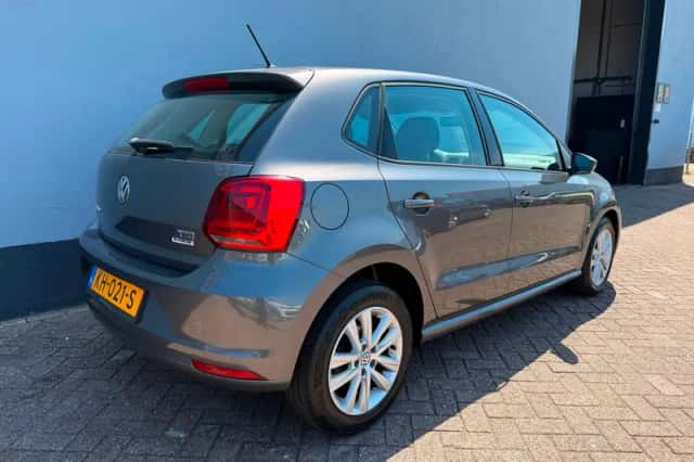 Volkswagen Polo (2015) thumbnail 6
