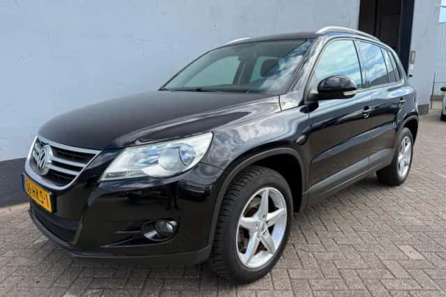 Volkswagen Tiguan (2009) thumbnail 2